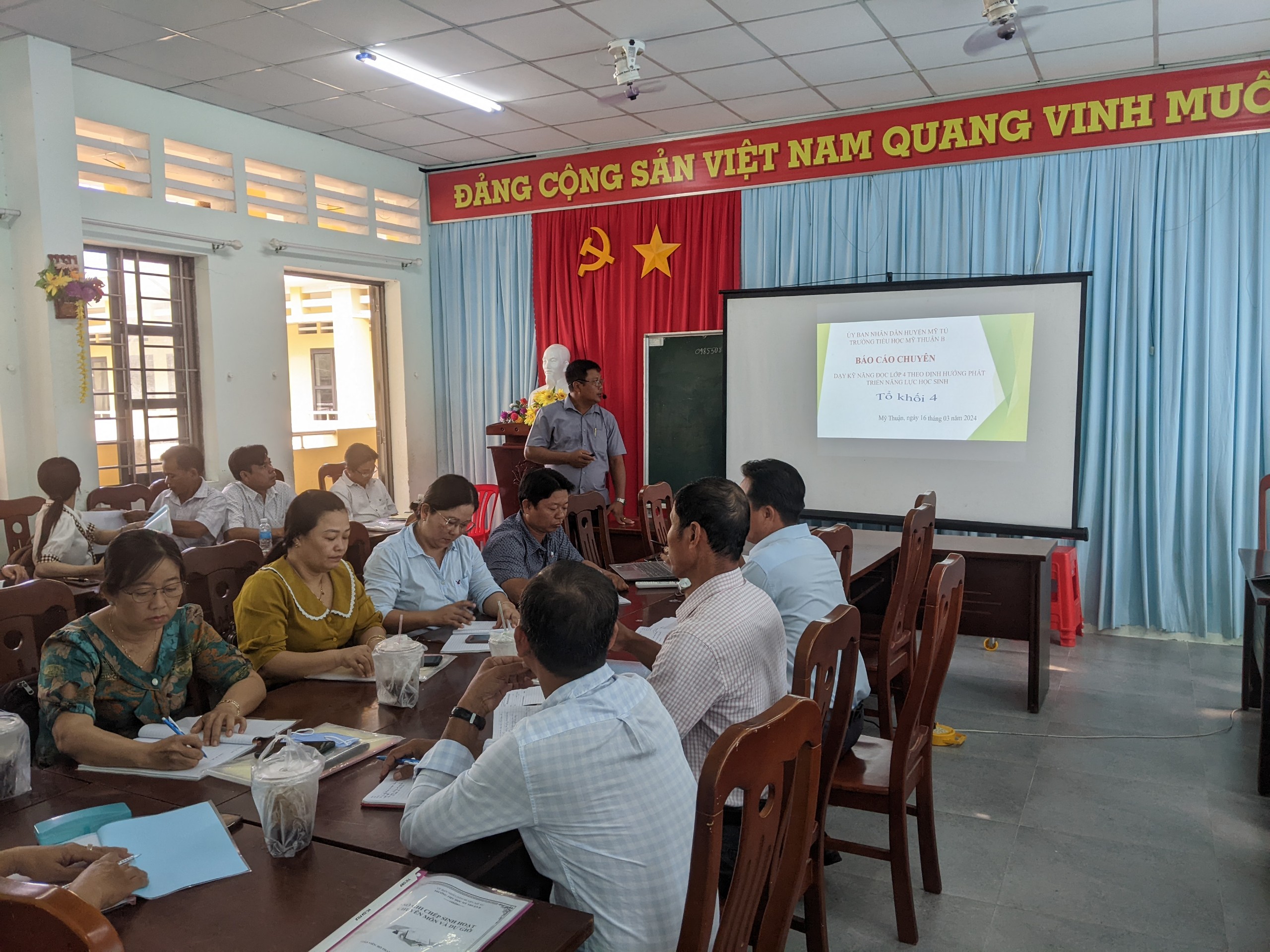 Sinh hoạt chuyên đề tổ Khối 4 trường tiểu học Mỹ Thuận B